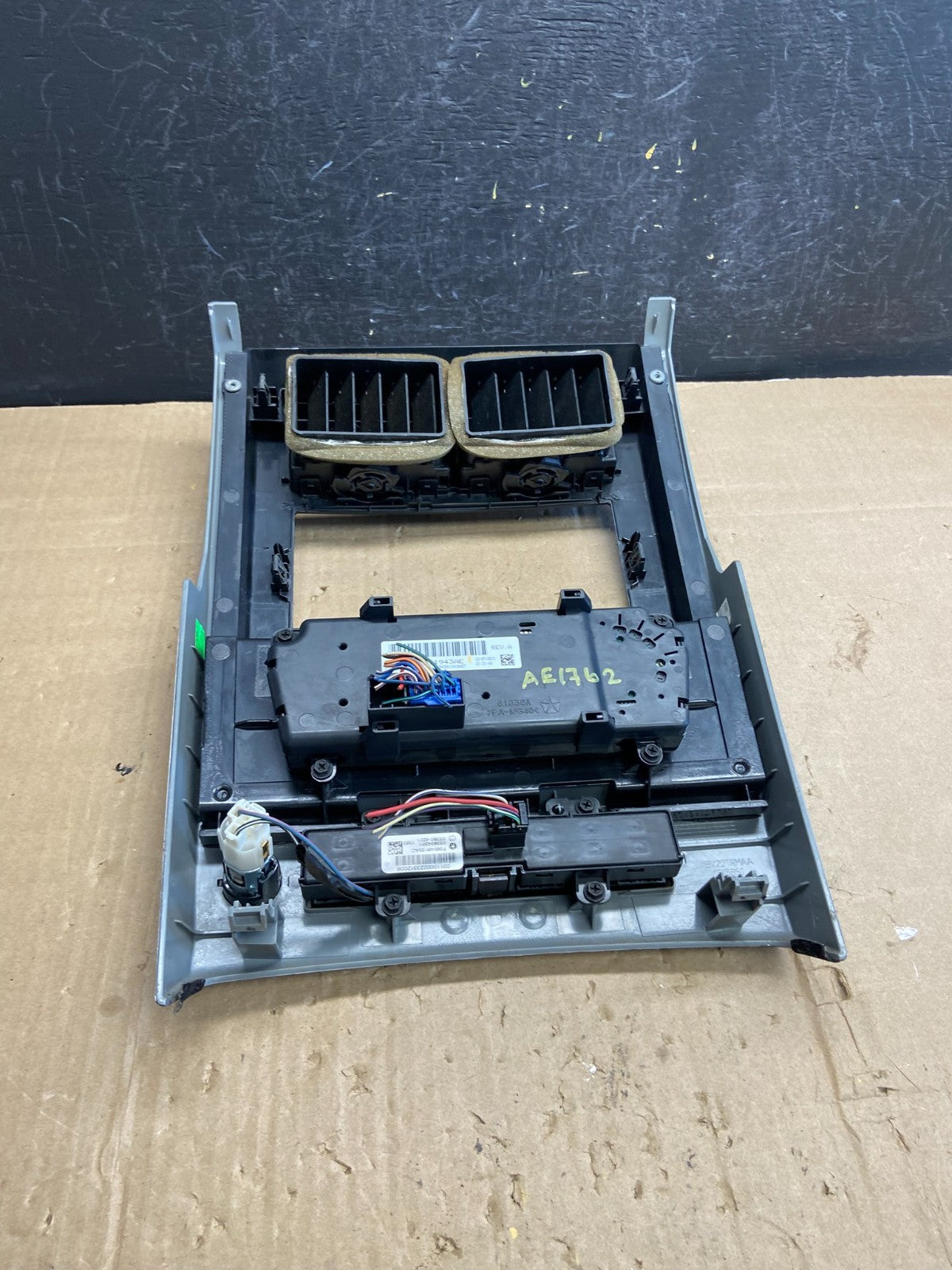 2008 to 2012 Jeep Liberty Dash Climate Temperature Control Radio Bezel ae1762 DG4