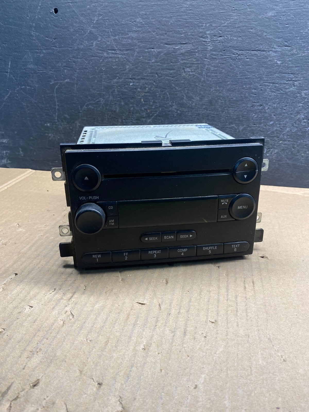 2004 to 2008 Ford F150 Mustang Radio Stereo Audio AM/FM AE7935 DG0