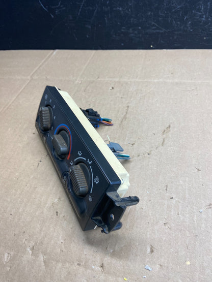 1999 to 2002 Chevrolet Silverado HVAC Heater Climate Control Module AB9289 DG2