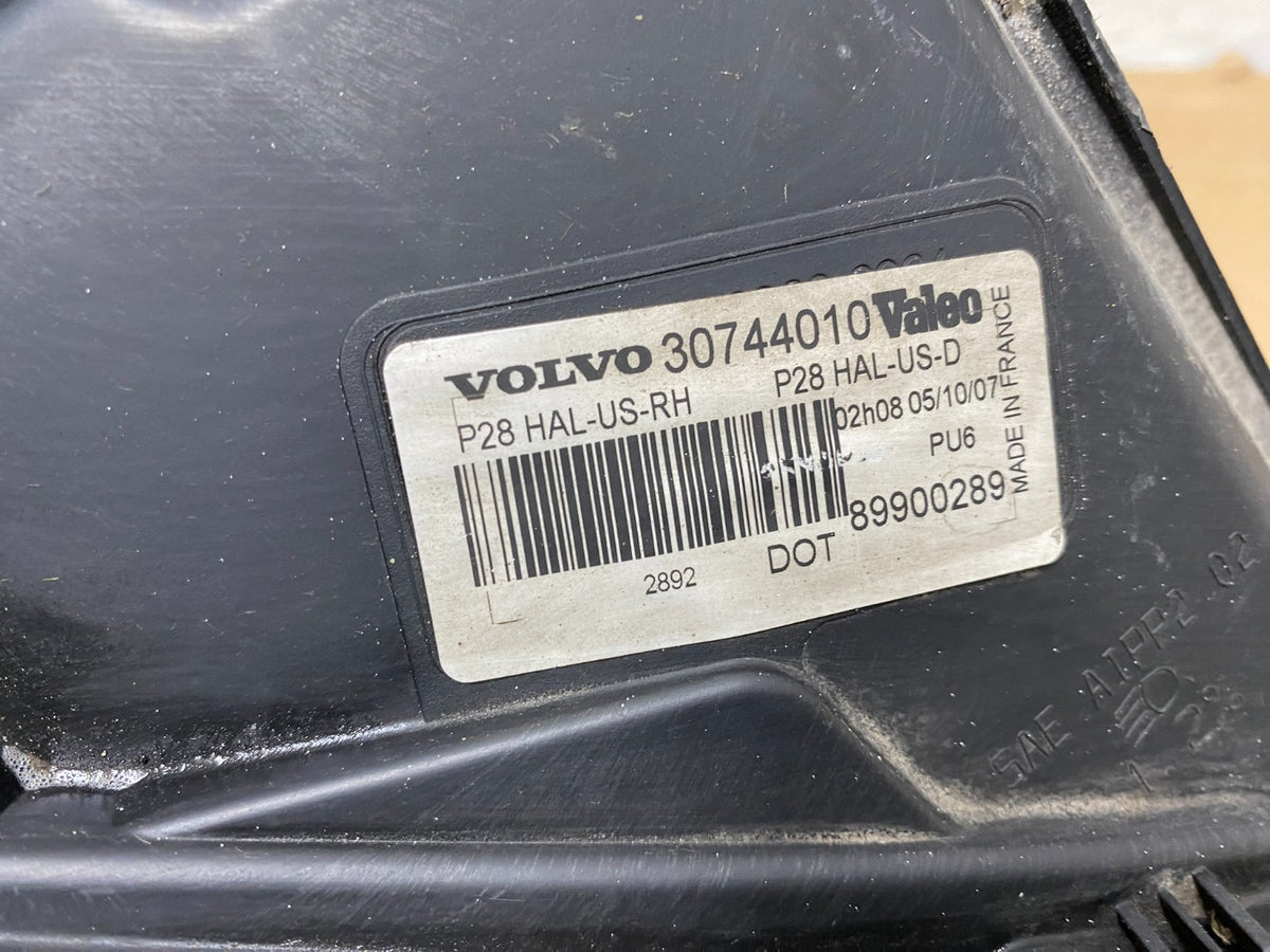 2003 to 2013 Volvo XC90 Right Passenger Rh Side Headlight Halogen AH9002 DW6