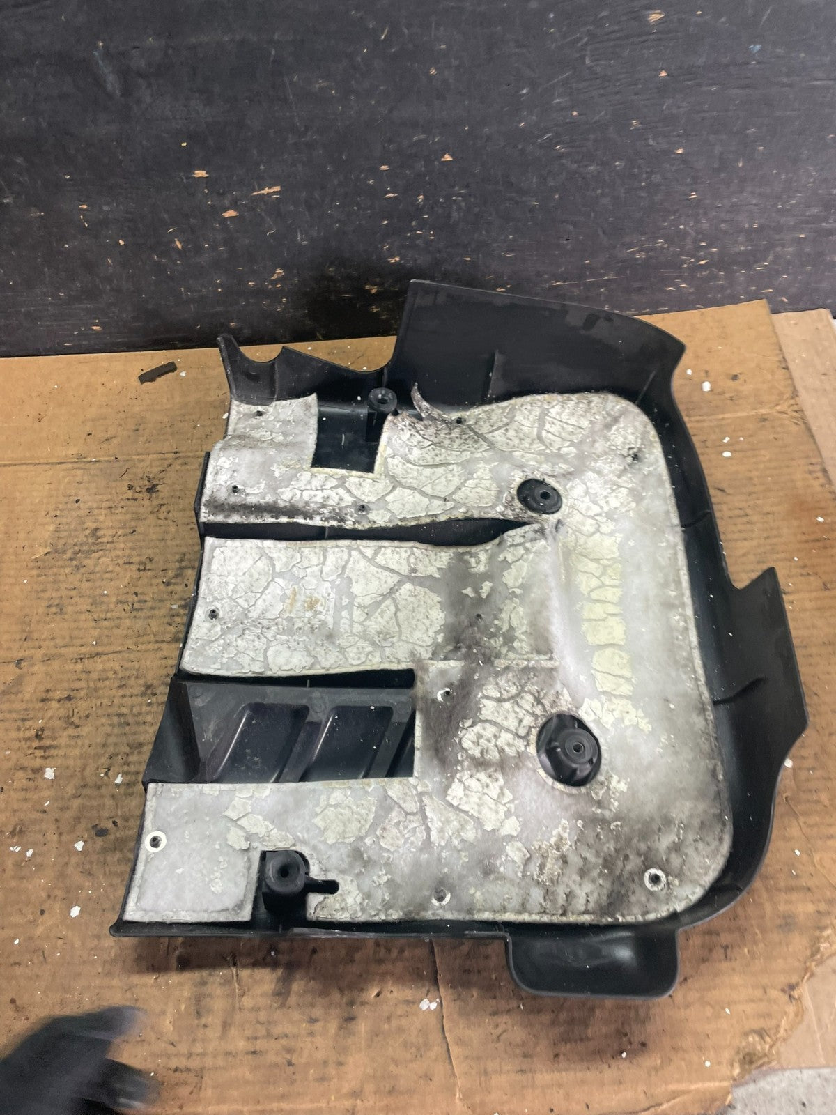 2006 2008 Suzuki Grand Vitara 2.7L Upper Top Engine Motor Dust Cover Q9873 DG6