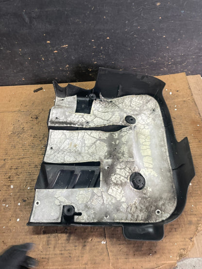 2006 2008 Suzuki Grand Vitara 2.7L Upper Top Engine Motor Dust Cover Q9873 DG6