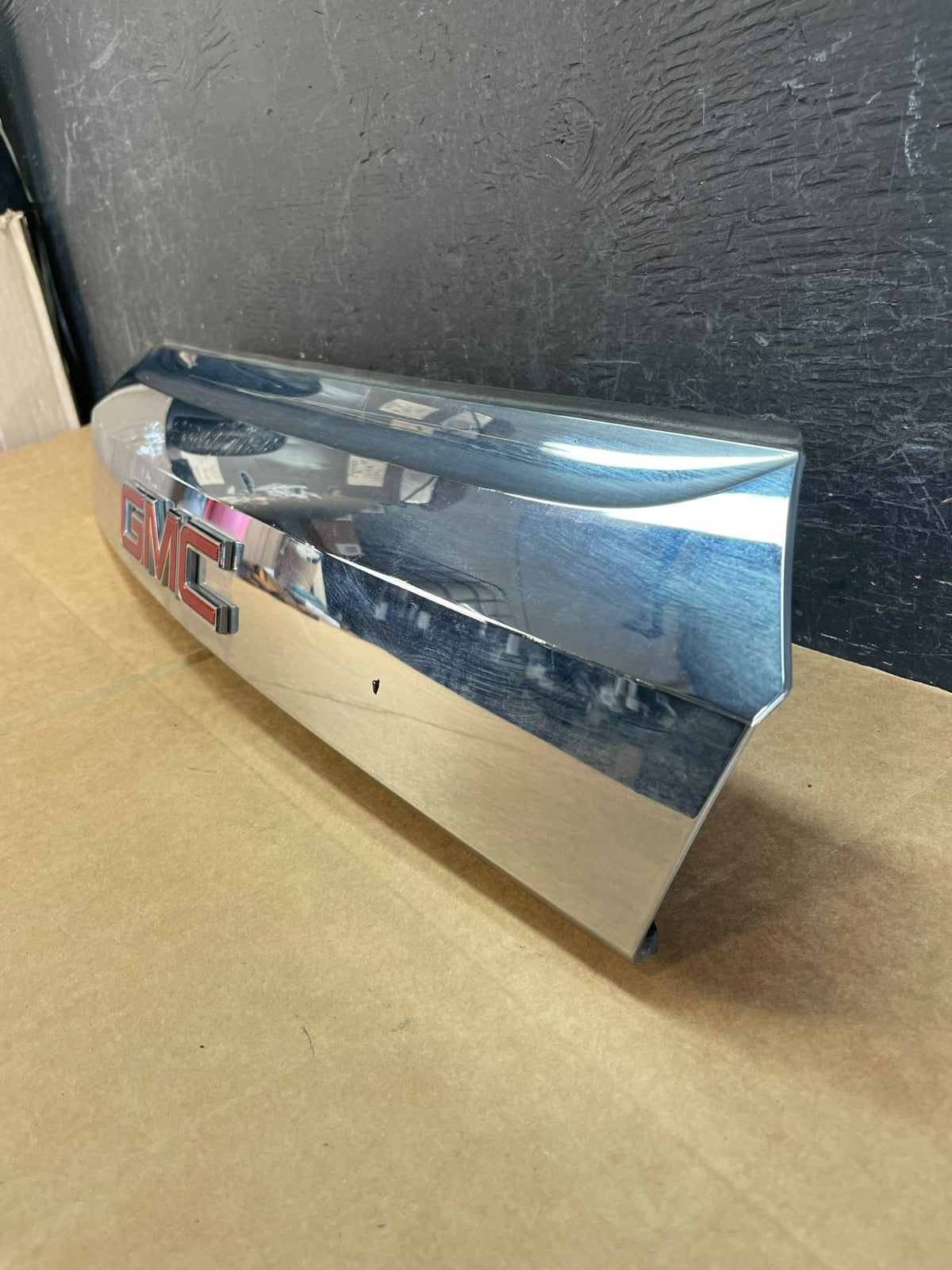 2011-2015 GMC Terrain Tailgate Liftgate Chrome Finish Molding Camera AE0820 DG1