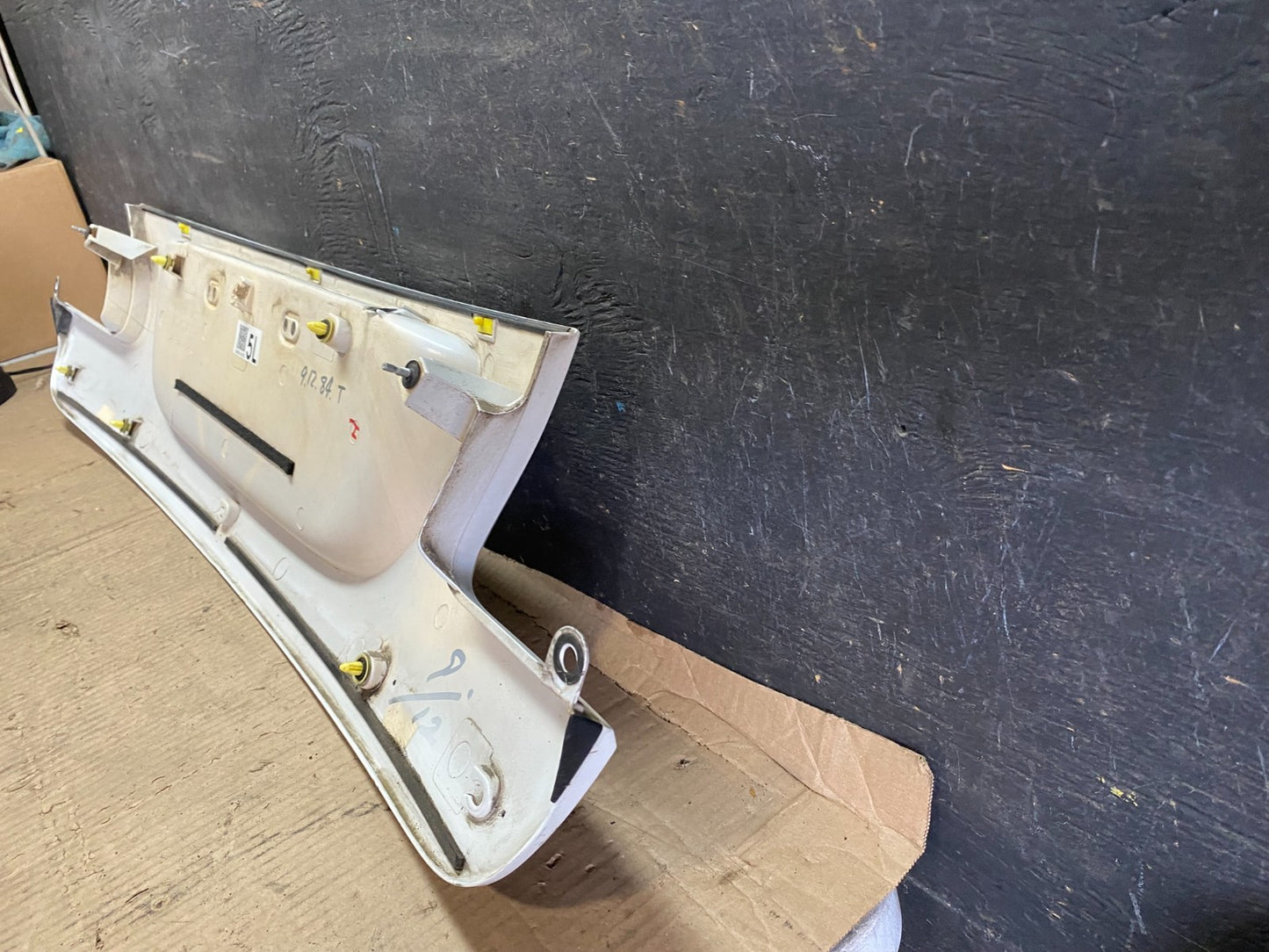 2007-2011 Lexus GS350 Trunk License Plate Trim Panel Cover 76801-30140 p3795 DG11