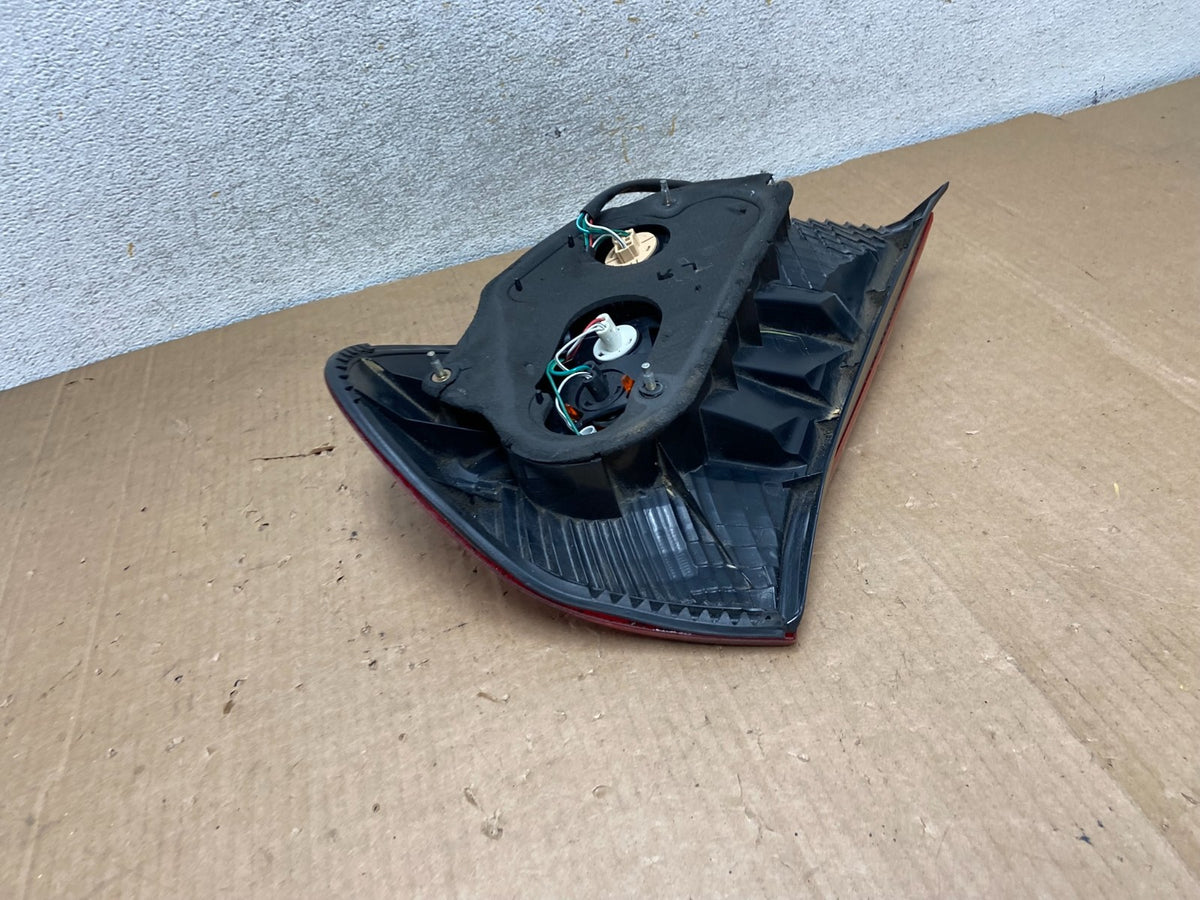 2002 2003 2004 Toyota Camry Left Driver LH Side Tail Light AI8927 LK4