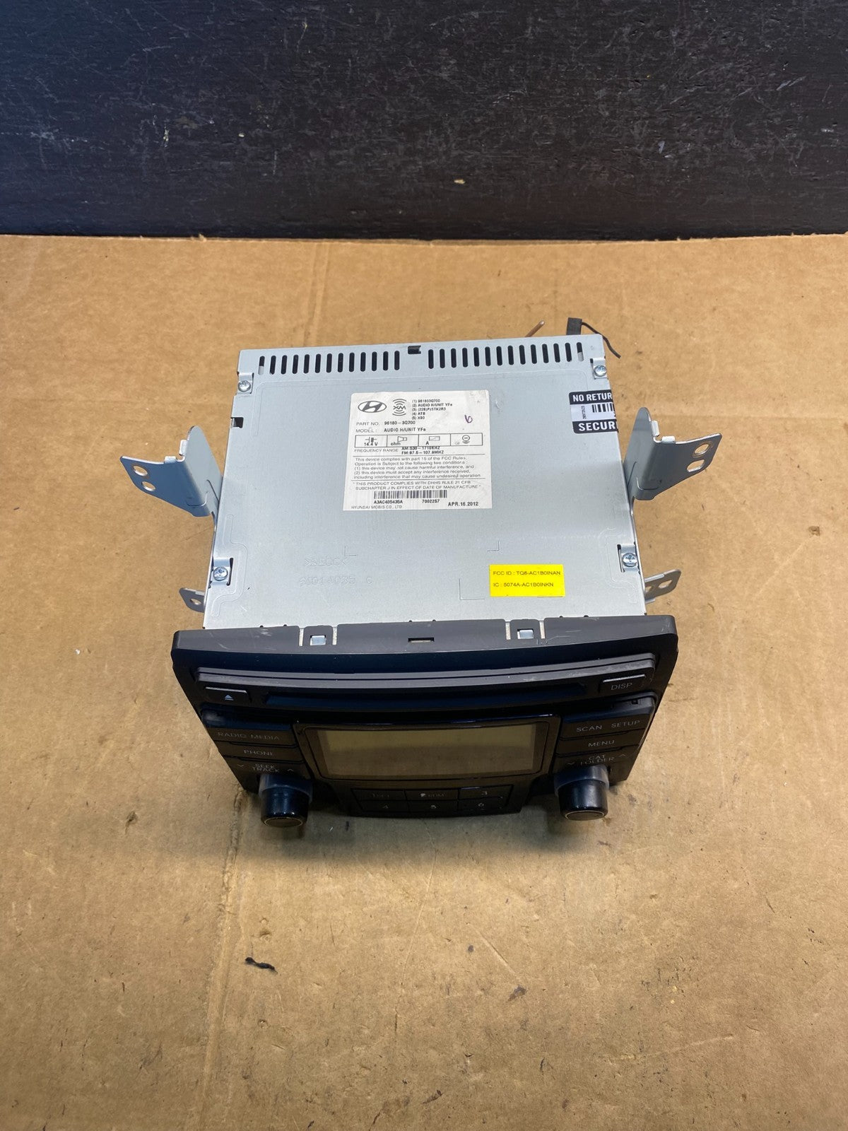 2011 to 2012 Hyundai Sonata Am Fm Cd Player Radio Receiver ad4976 DG3