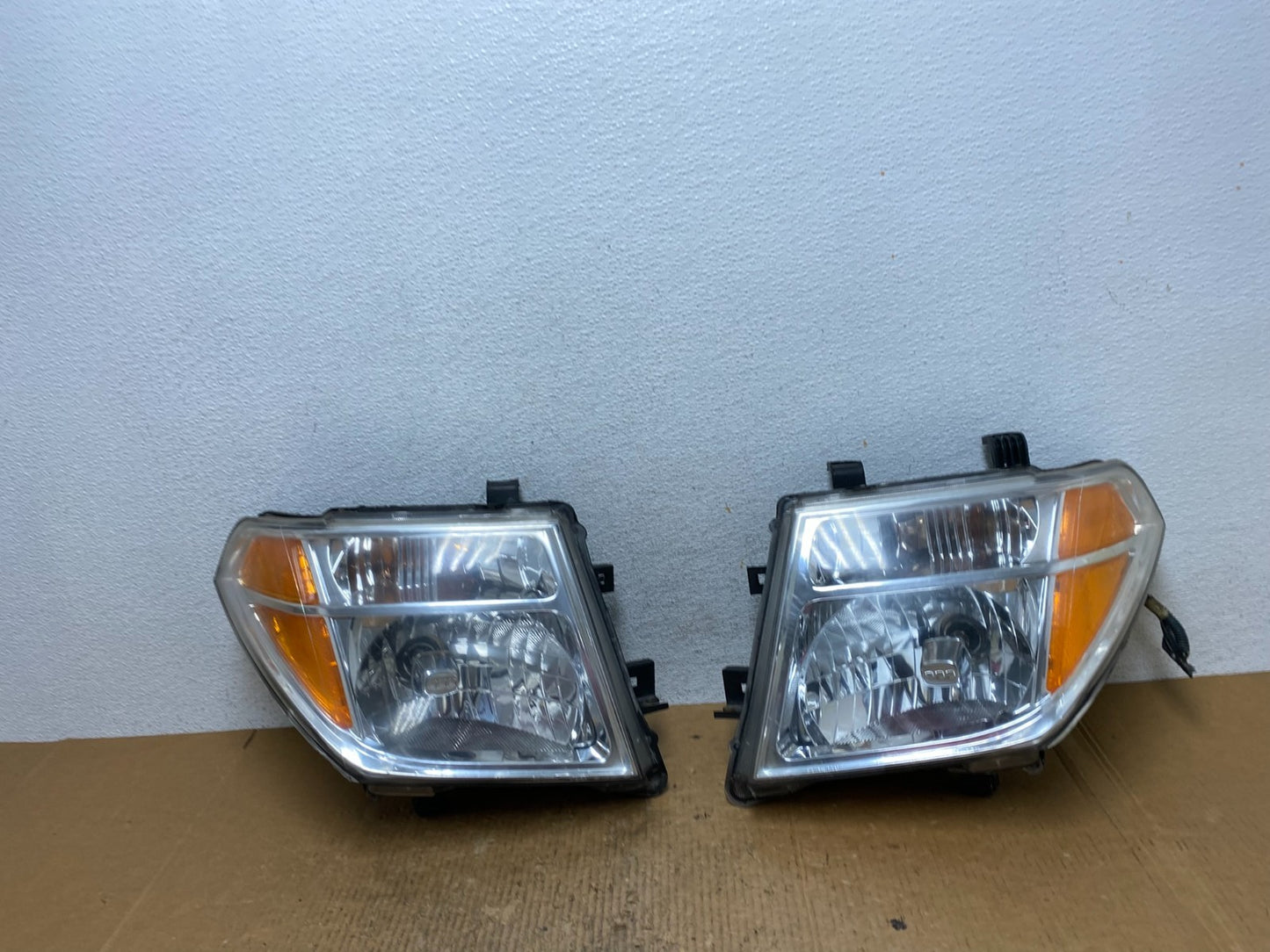 2005 2006 2007 Nissan Pathfinder Halogen Headlights Left+Right AE2753 DW0