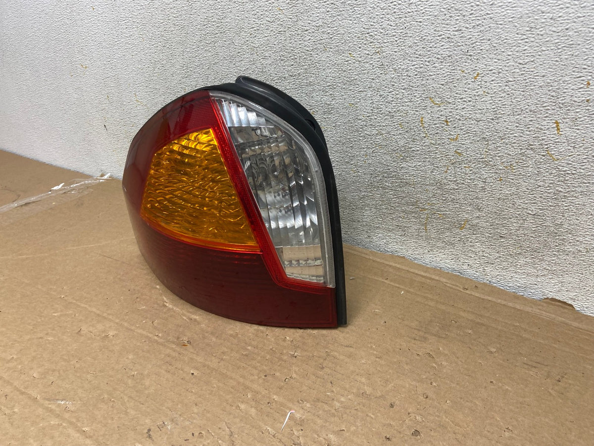 2001 - 2004 Hyundai Santa Fe Left Driver LH Side Tail Light AH8463 LK2
