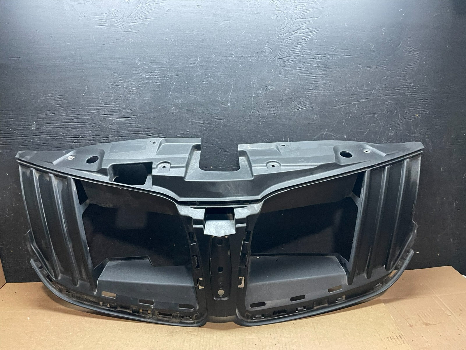 2010 to 2012 Lincoln MKT Grill Grille Support Panel J3761 OEM DG0