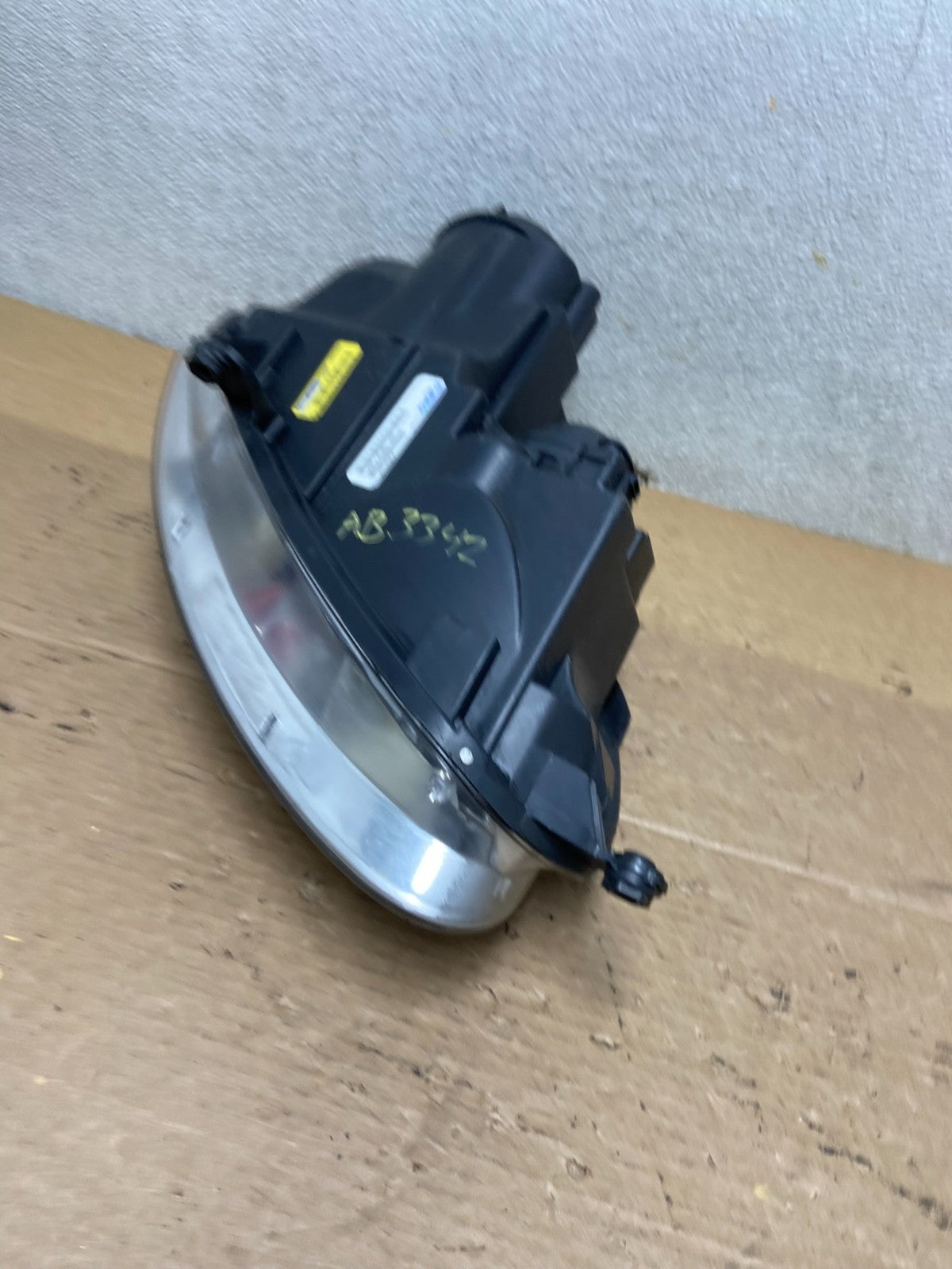 2005 to 2010 Volkswagen Jetta Left Driver LH Side Headlight Halogen AB3342 DW5