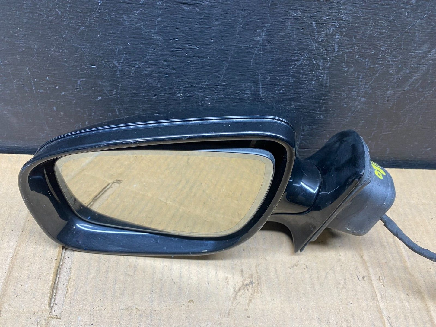 2007-2009 Mercedes E-Class Left Driver Side Door Mirror Turn Signal D23801
