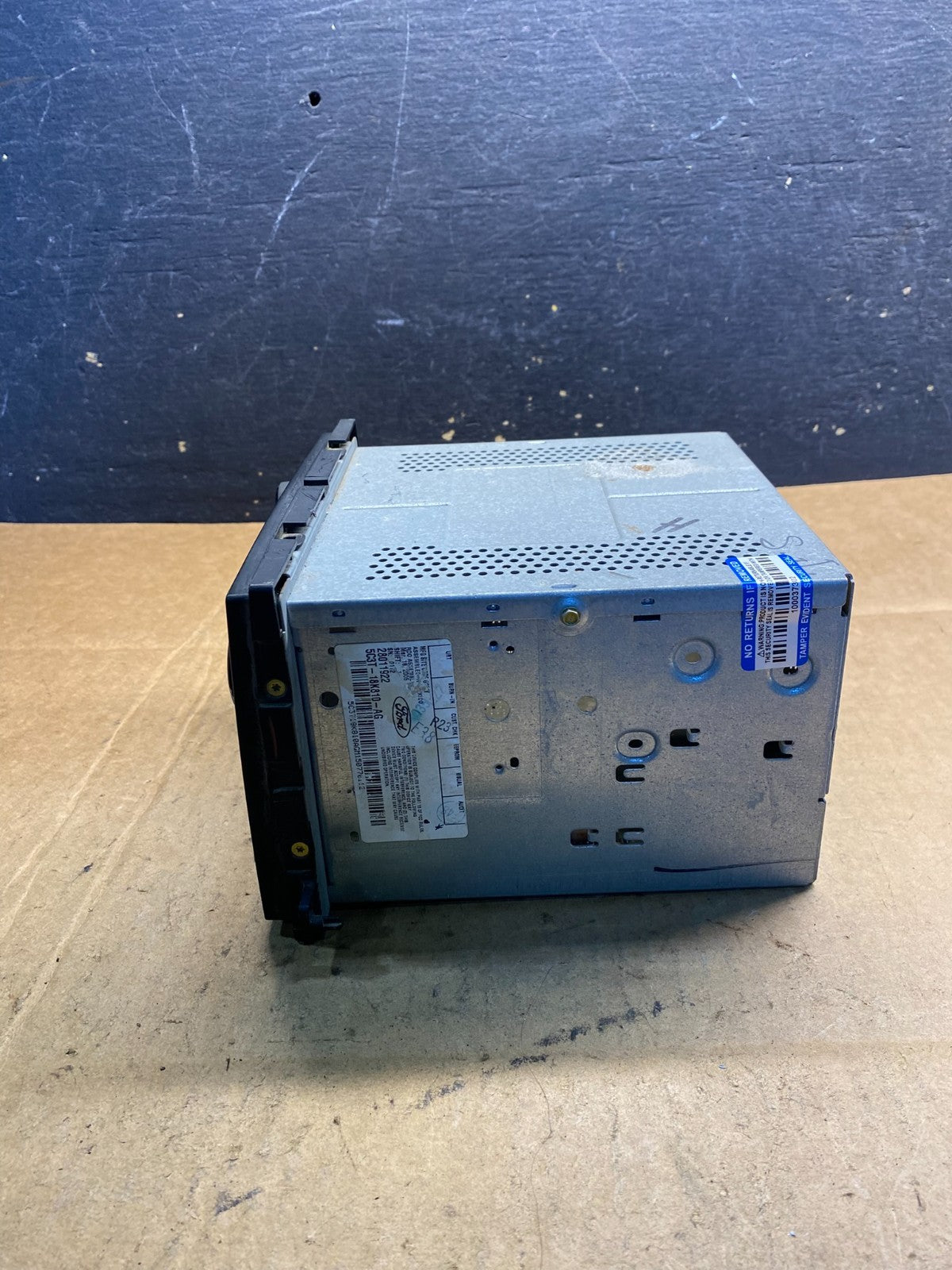 2005 to 2007 Ford F250 F350 Radio Audio AM/FM Receiver  OEM AB3799 DG1