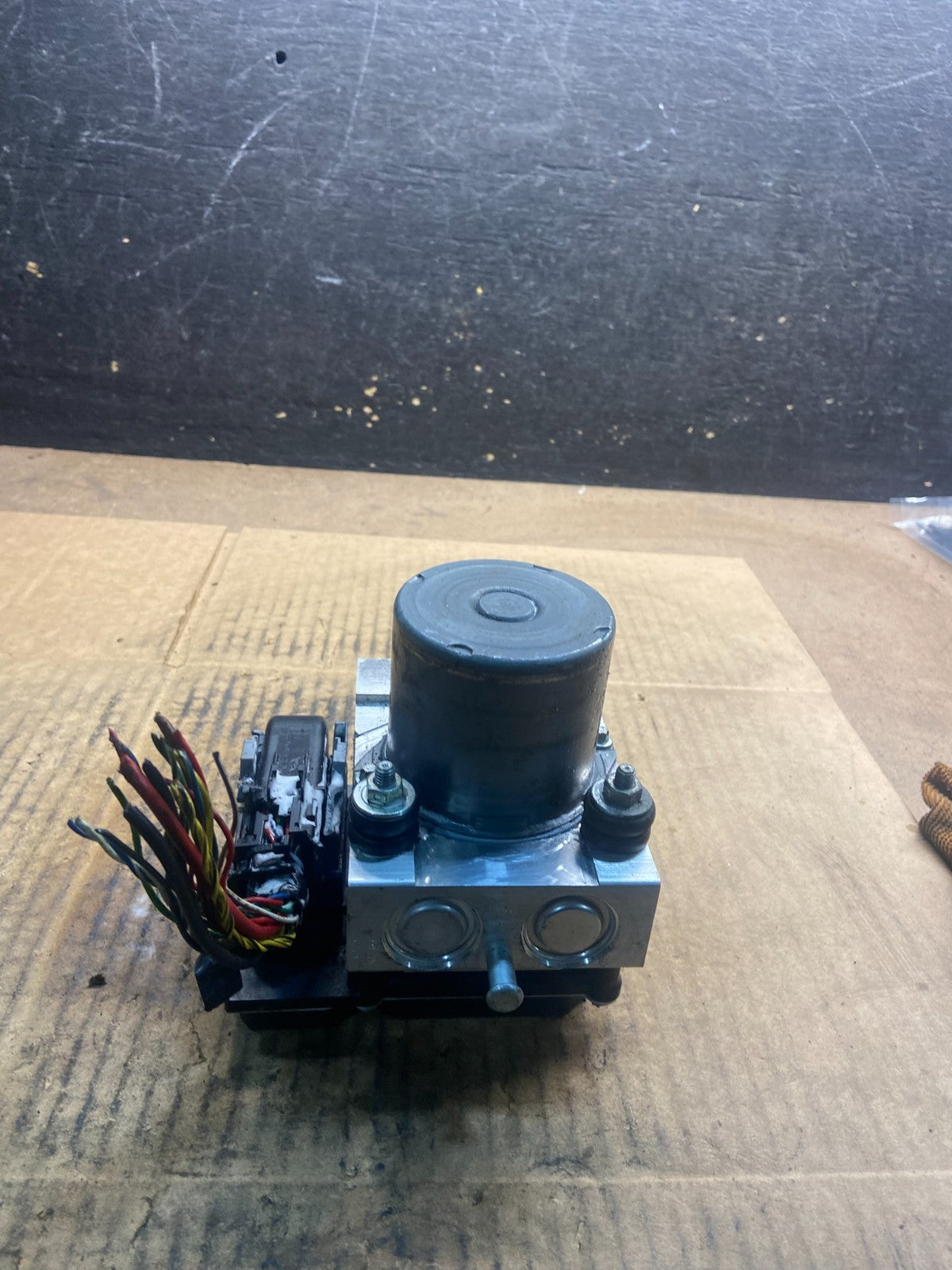 2010 - 2013 Land Rover LR4 ABS Anti Lock Brake Pump Module OEM Y4382 DG1