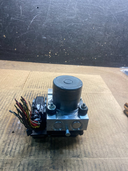 2010 - 2013 Land Rover LR4 ABS Anti Lock Brake Pump Module OEM Y4382 DG1