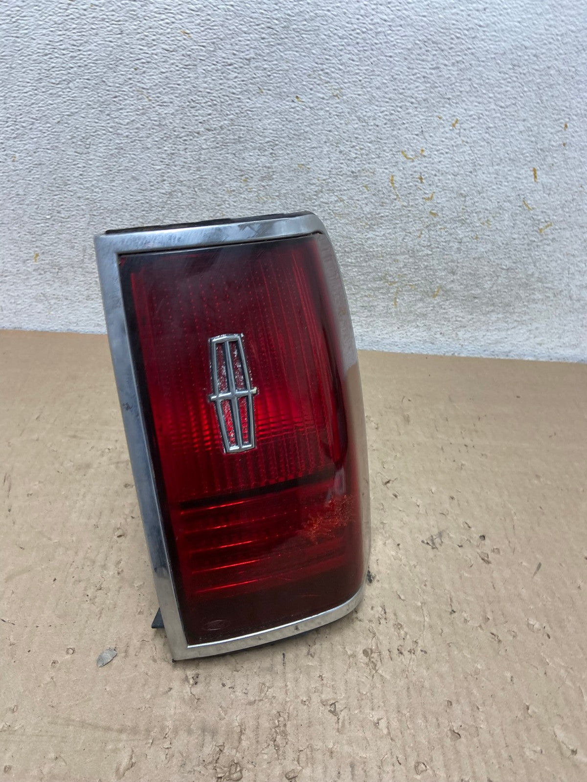 1990 to 1994 Lincoln Town Car Right Passenger RH Side Tail Light AI2423 LK2