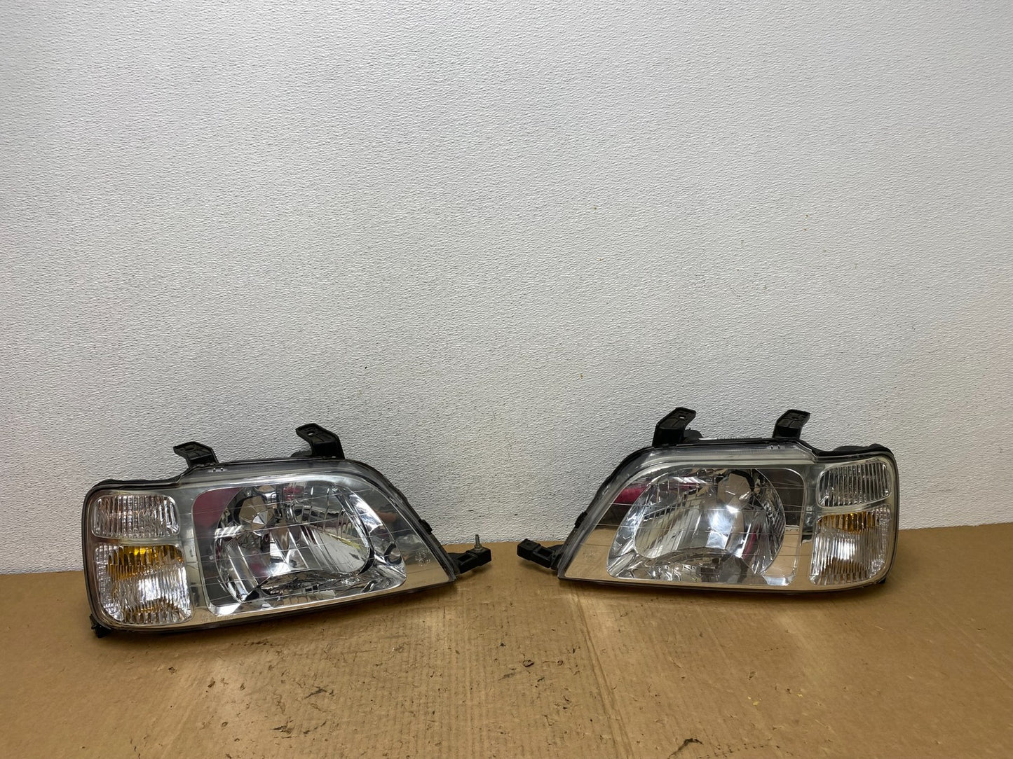 1997 to 2001 Honda CR-V Crv Left+Right Set Chrome Headlights Halogen AC8143 DW0