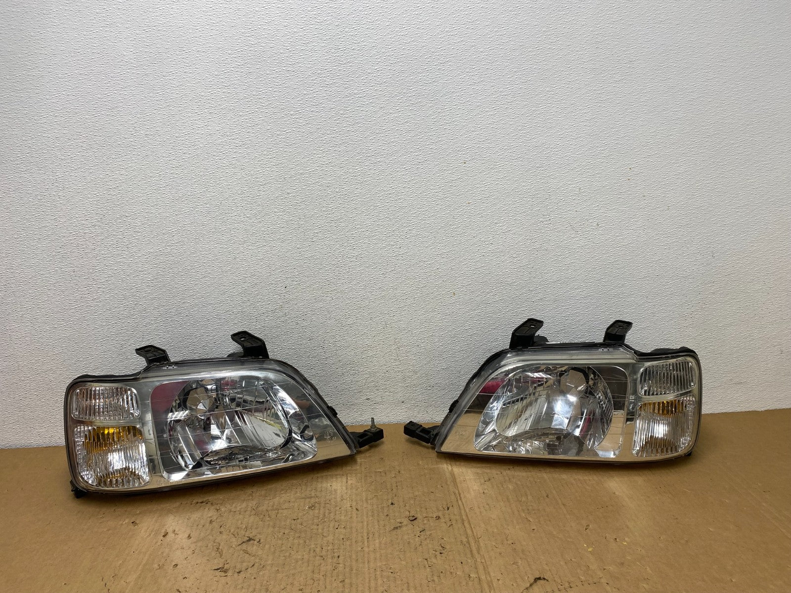 1997 to 2001 Honda CR-V Crv Left+Right Set Chrome Headlights Halogen AC8143 DW0