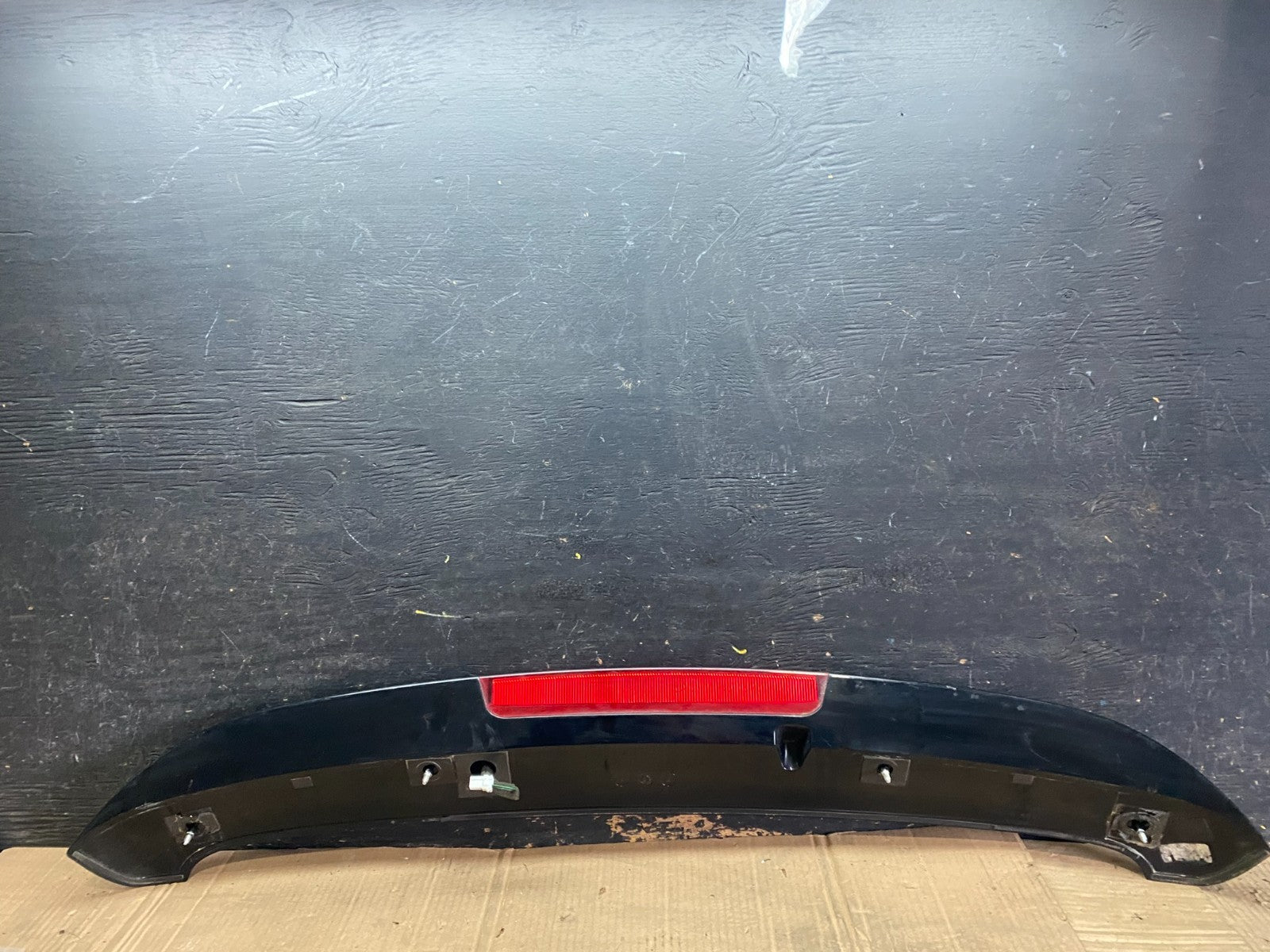 2013 to 2018 Hyundai Santa Fe Rear Spoiler W/3rd Brake Light Oem W2177 DG9