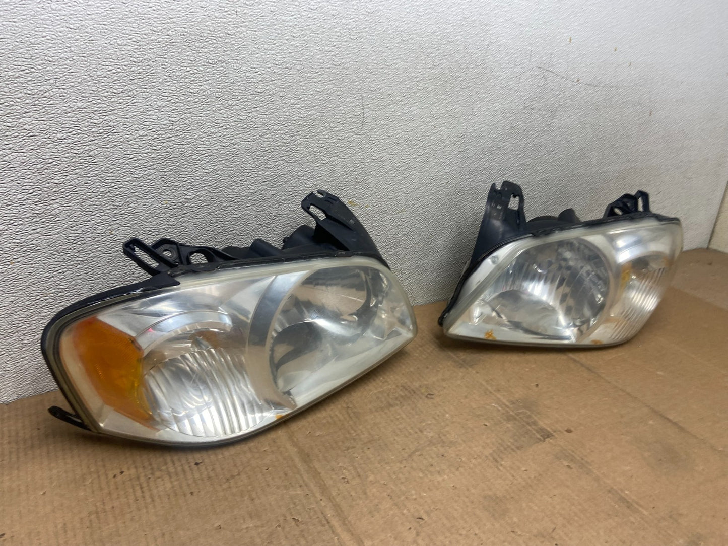 2005 - 2006 Mazda Tribute Left+Right Halogen Headlights Oem AA6212 DW2