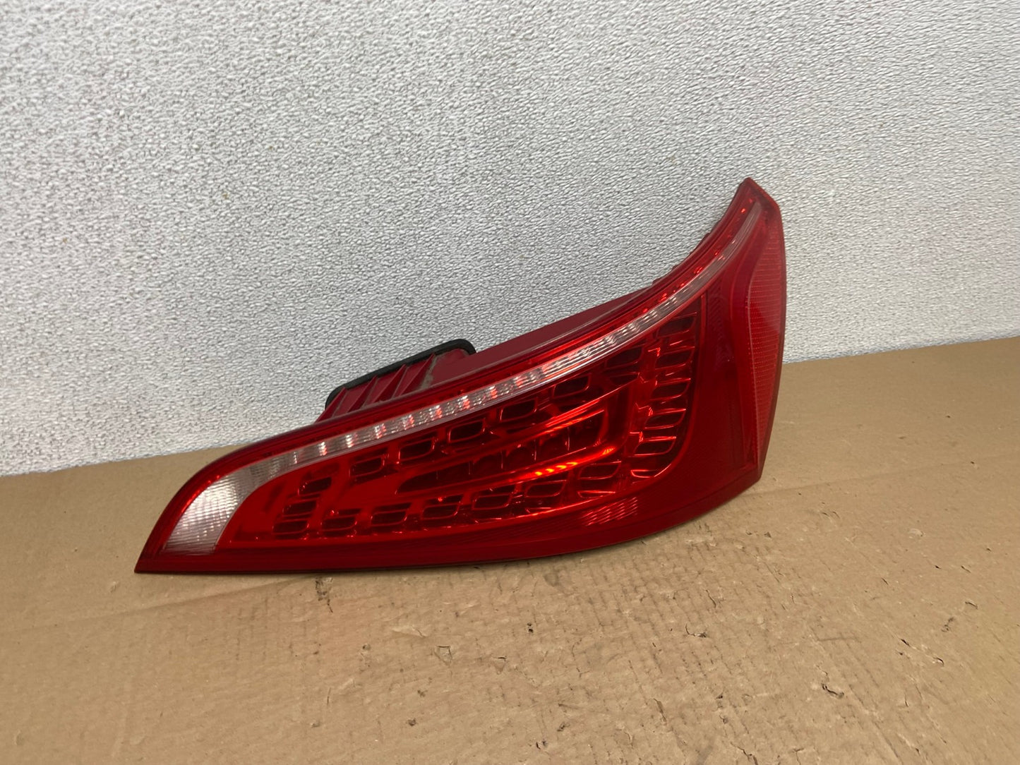 2009 to 2012 Audi Q5 Right Passenger RH Side Tail light Oem AB6253 LK2