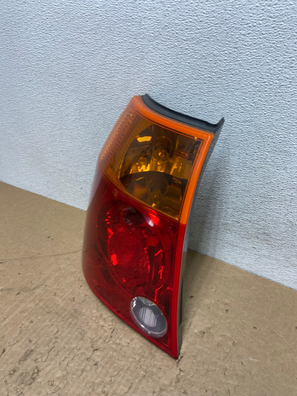 2004 2005 2006 Chrysler Pacifica Left Driver LH Tail Light AG1394 LK1