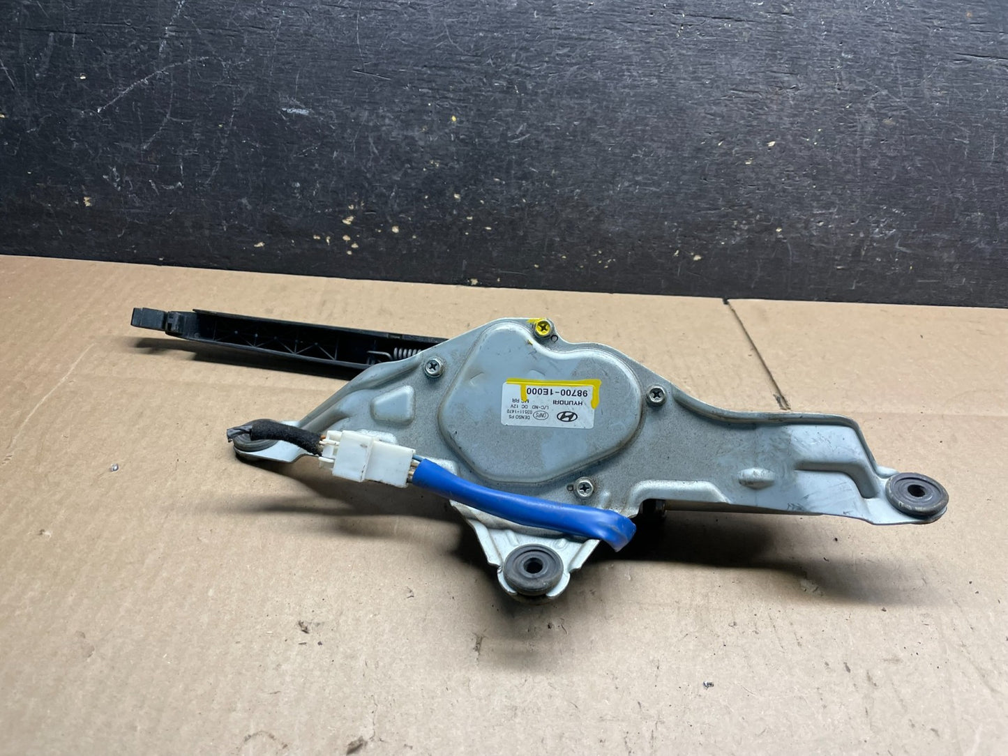 2007 - 2011 Hyundai Accent Rear Glass Windshield Wiper Motor V9070 DG5