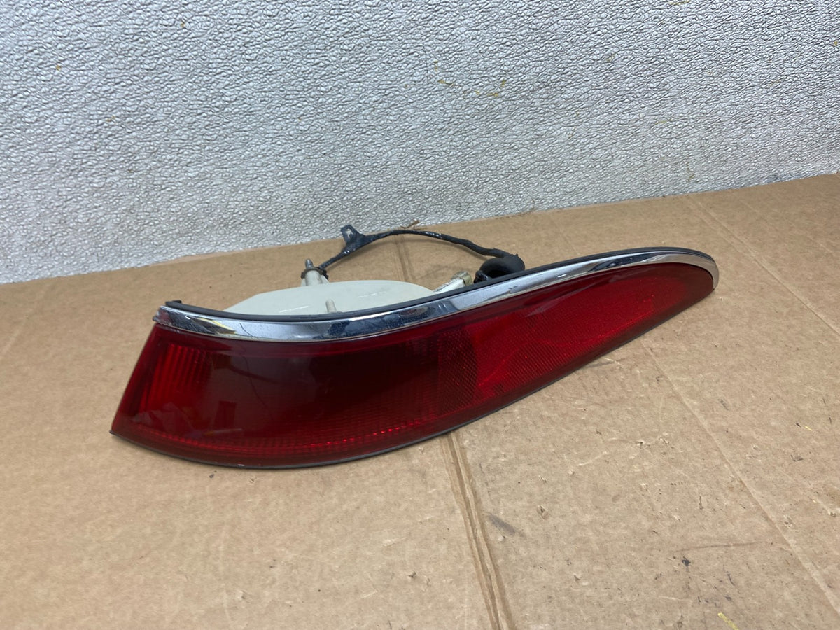 1993 - 1996 Lincoln Mark VIII 8 Right Passenger RH Side Tail Light aa1266 DG0