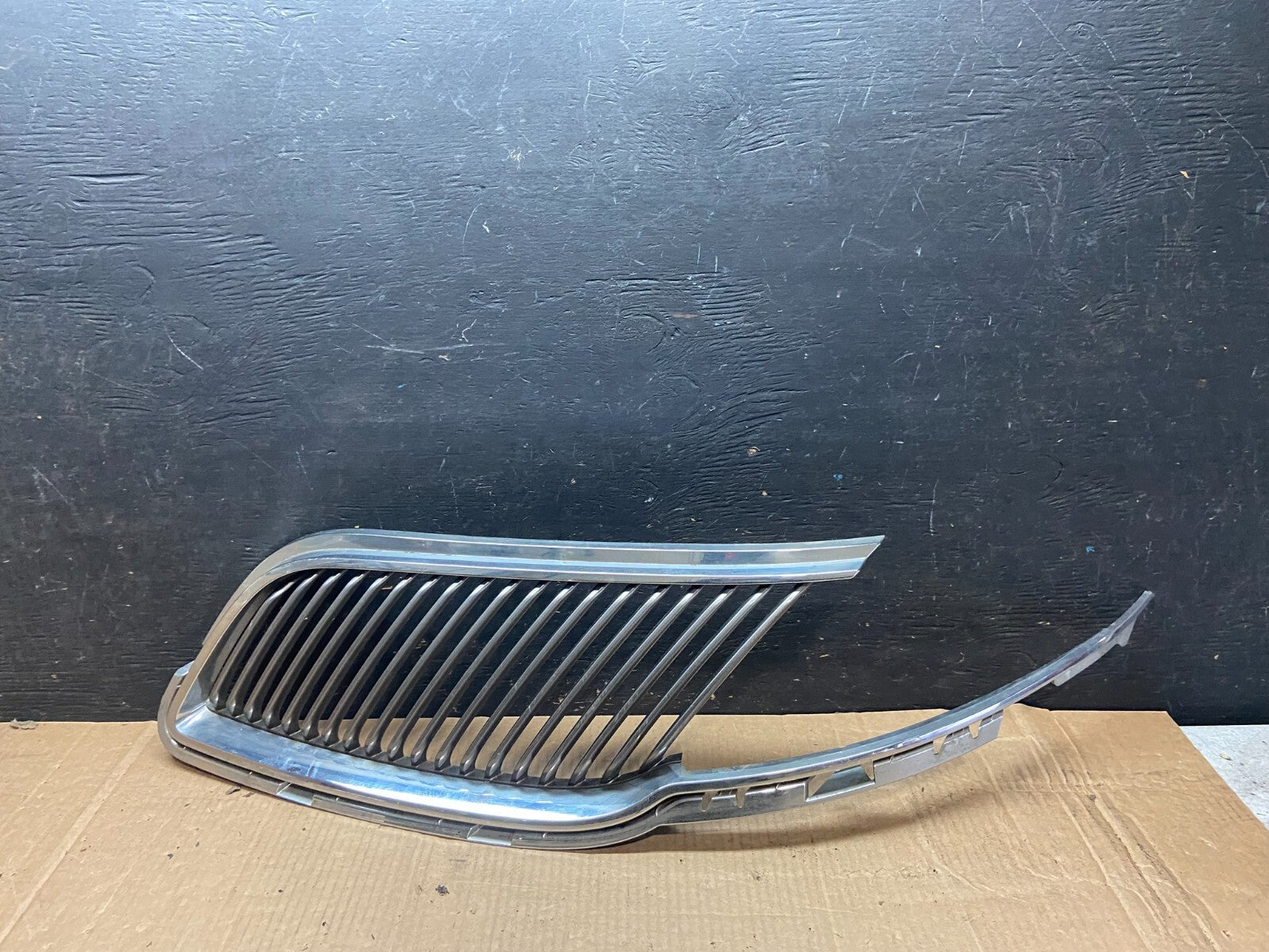 2013 to 2016 Lincoln MKT Left Driver LH Side Front Grill Grille OEM V6990 DG0