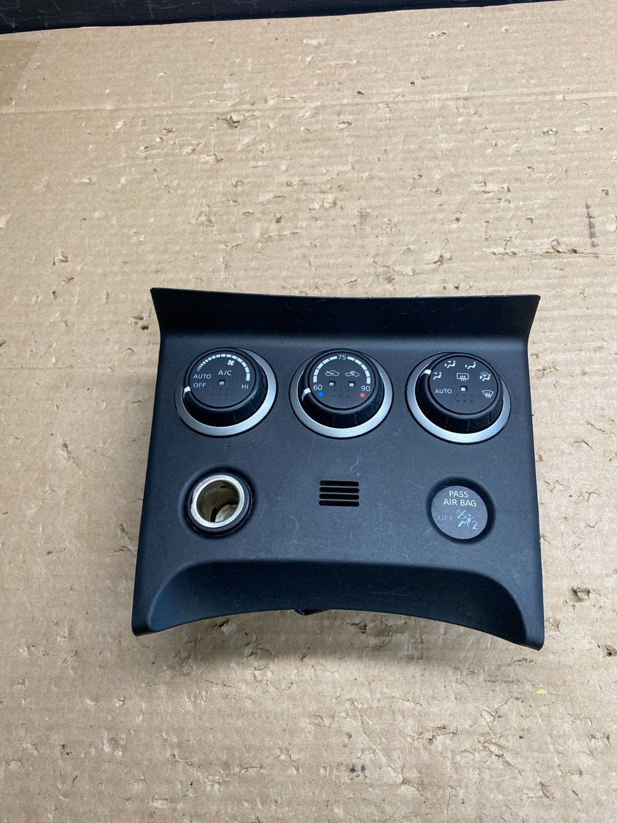 2011 to 2015 Nissan Rogue Heater Temperature AC Climate Control AG8433 DG0