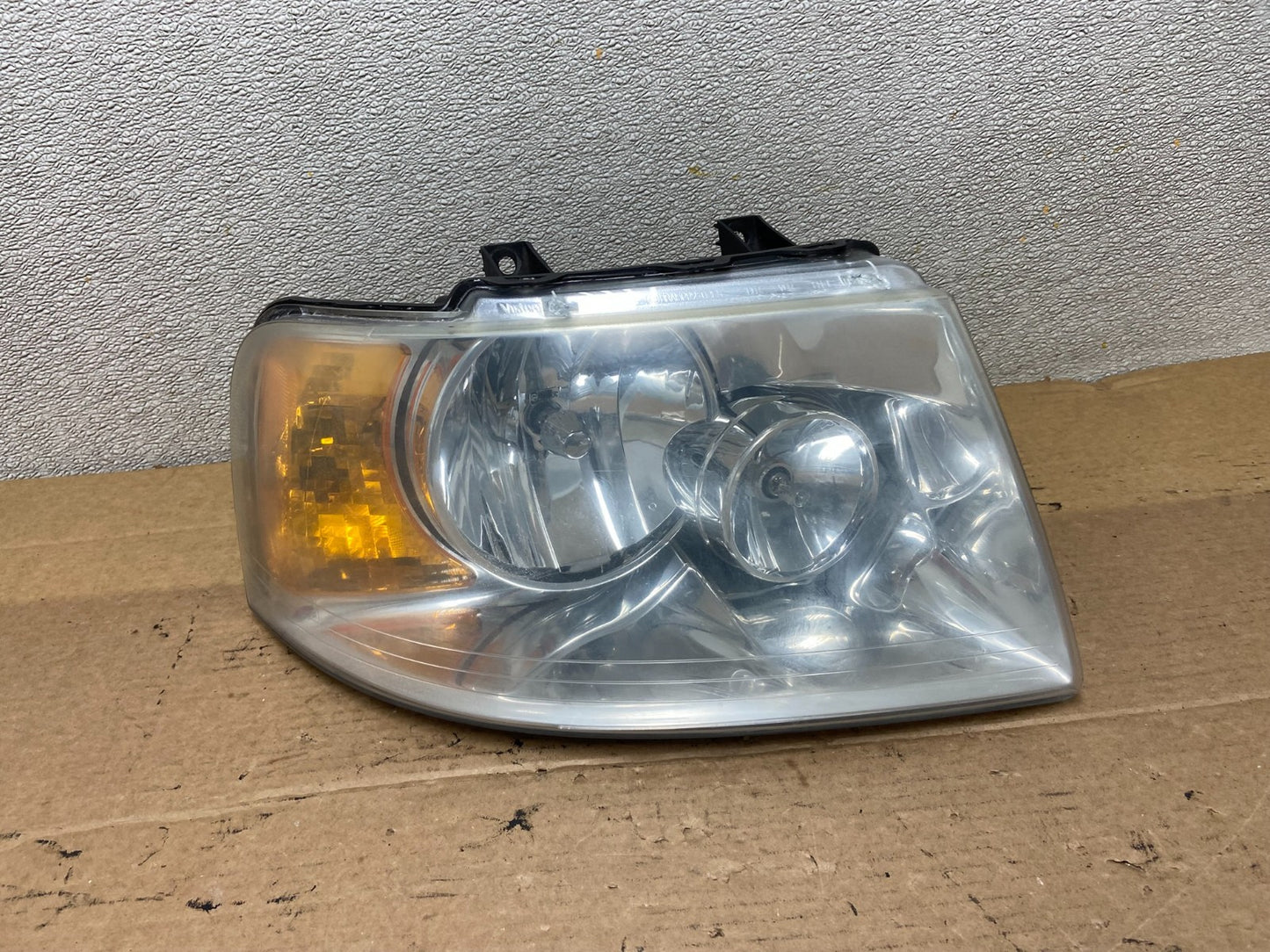 2003 - 2006 Ford Expedition Right Passenger Side Headlight Halogen Oem AB5277 DW0