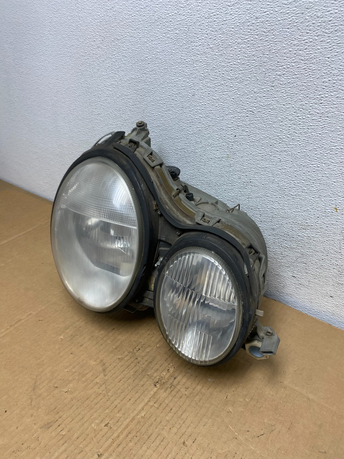 1996-1999 Mercedes E E320 E430 Right Passenger Xenon HID Headlight AD0796 DW1