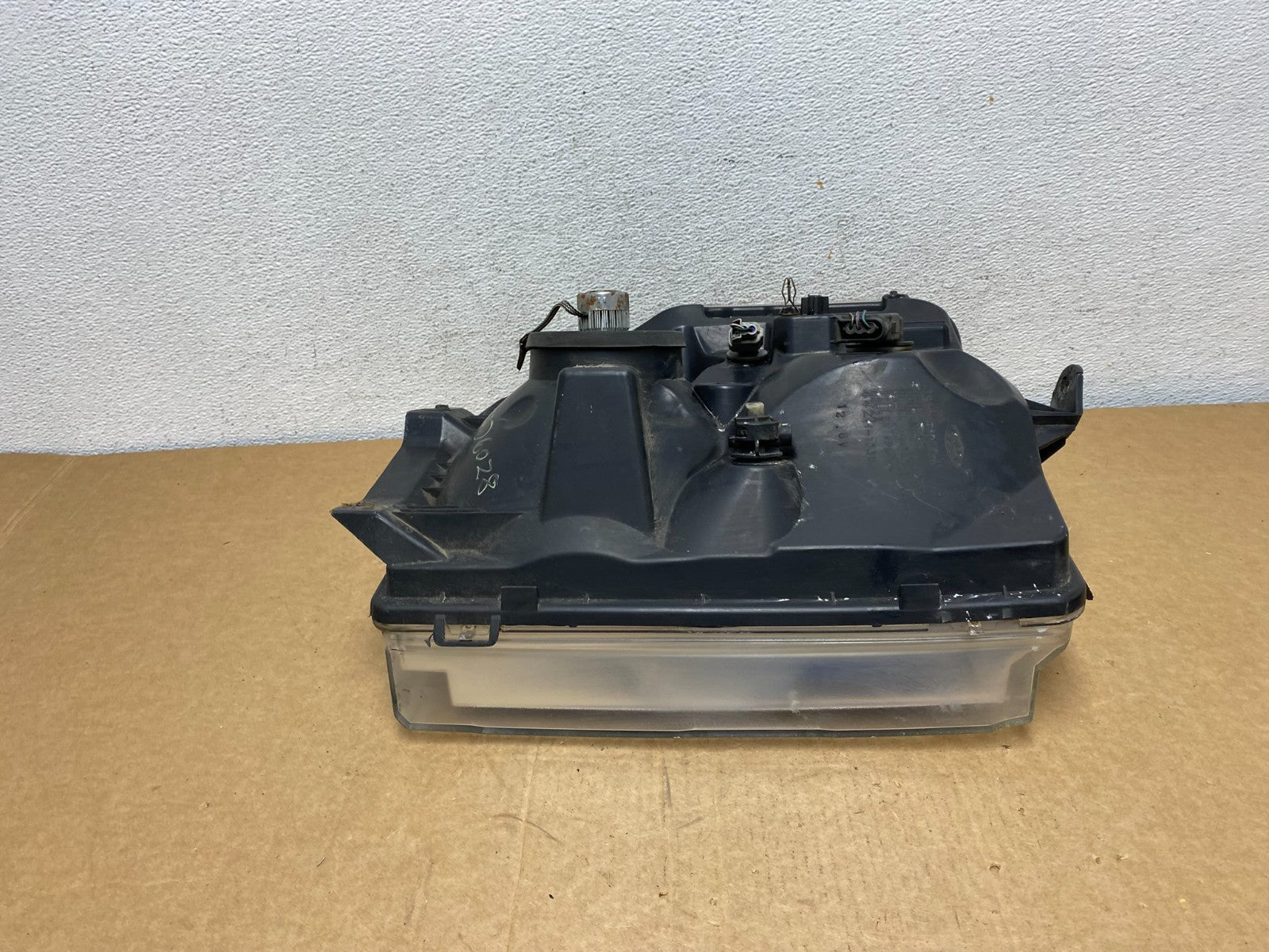 2008-2014 Ford Econoline E150 E250 E350 Left Driver LH Headlight AD6028 DW6