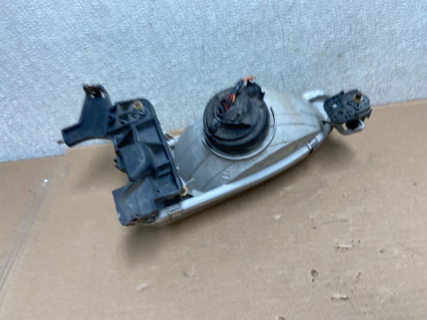 1998 to 2000 Toyota Corolla Front Right Passenger RH Headlight AA9887 DW3