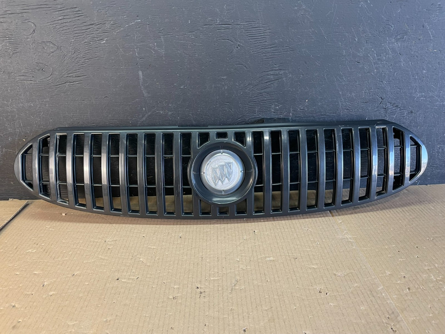 2002-2005 Buick Rendezvous Front Upper Grill Grille With Emblem AE3744 DG0