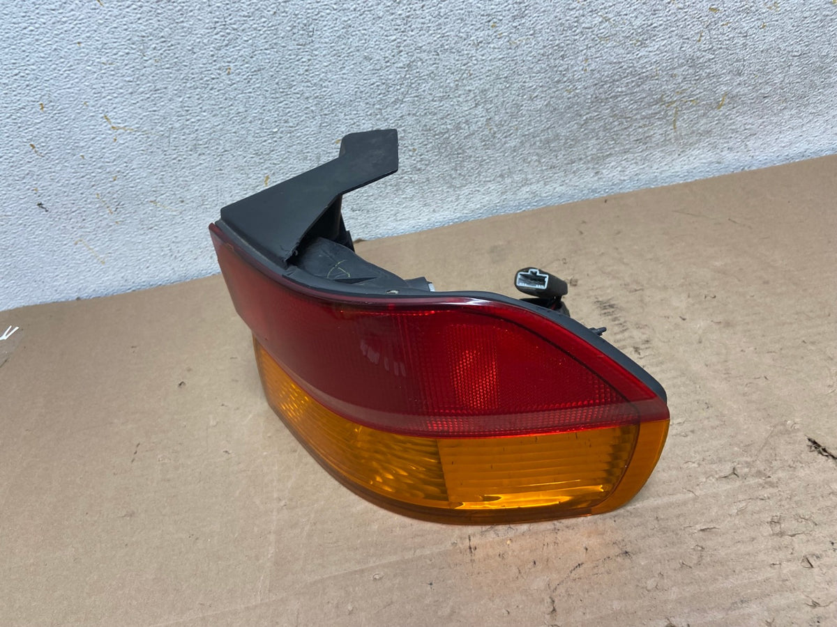 2002 2003 2004 Honda Odyssey Right Passenger Side Tail Light AI0946 LK1