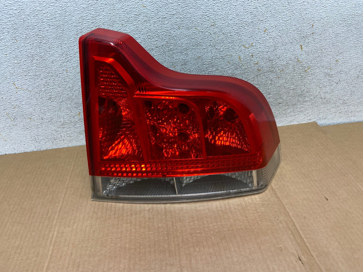 2005 to 2009 Volvo S60 Right Passenger Side Tail Light AI5671 LK0