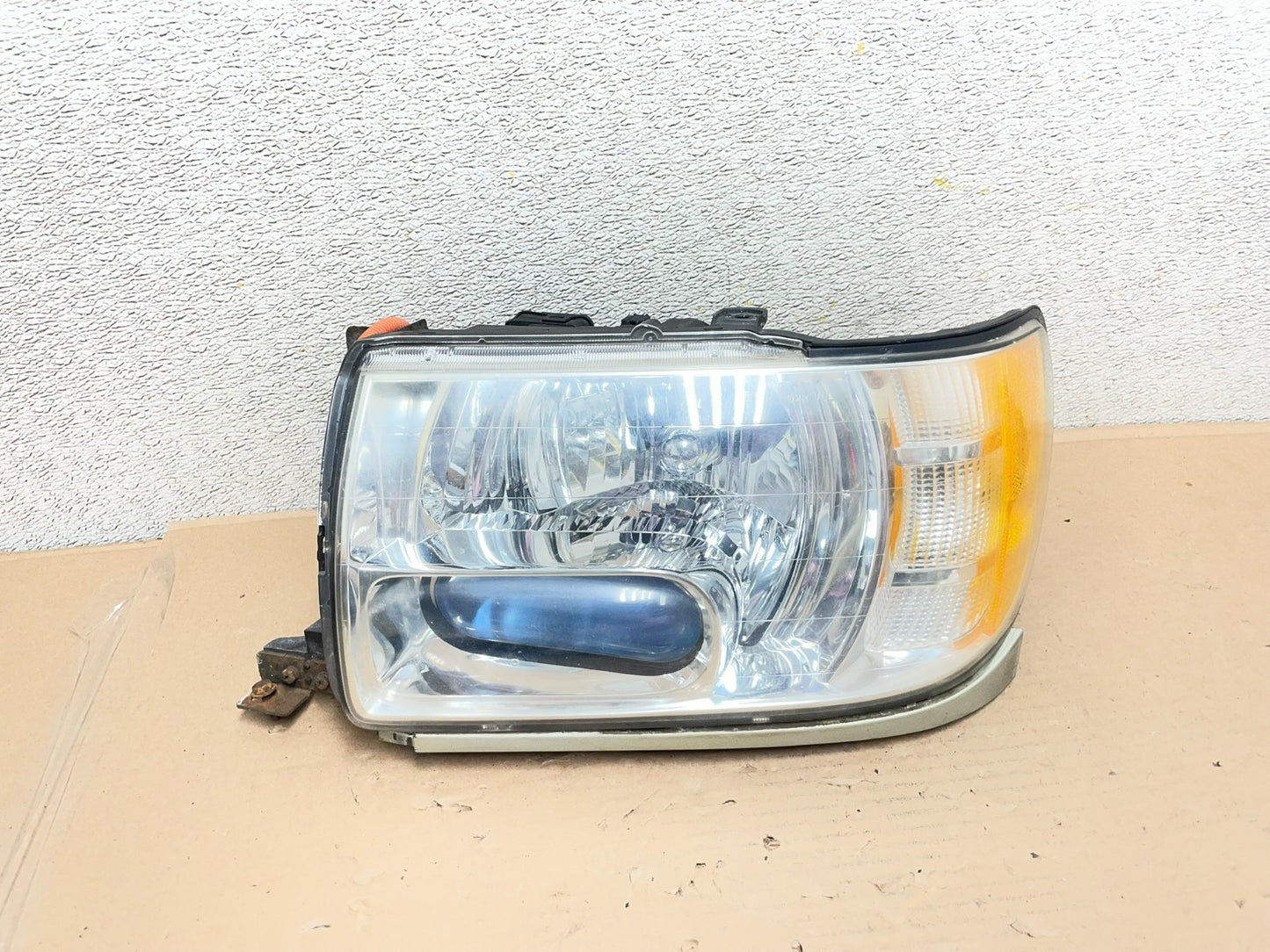 2001 to 2003 Infiniti QX4 Xenon HID Driver Left LH Side Headlight OEM AB0004 DW0