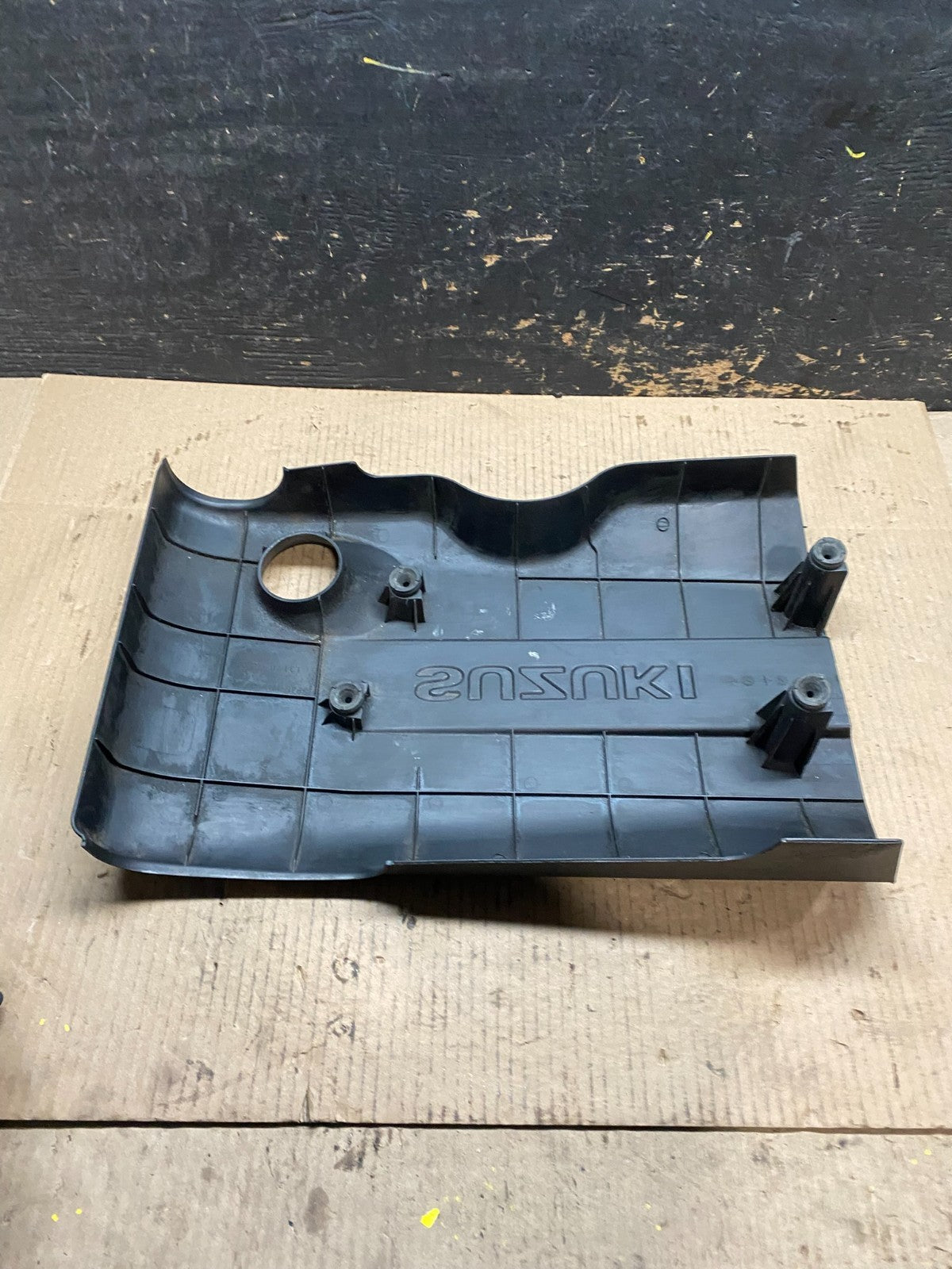 2009-2013 Suzuki Grand Vitara 2.4L Upper Top Engine Motor Dust Cover W5605 DG4