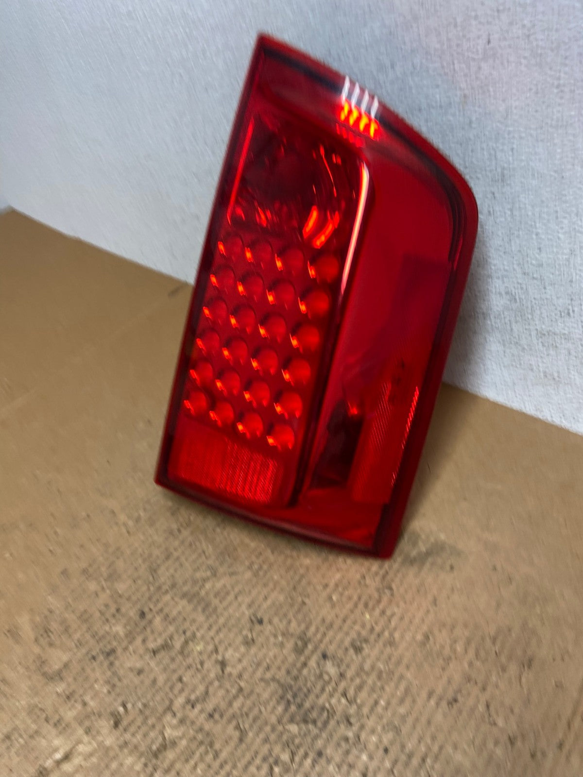 2004 to 2010 Infiniti Qx56 Right Passenger RH Side Tail Light AE1567 LK1