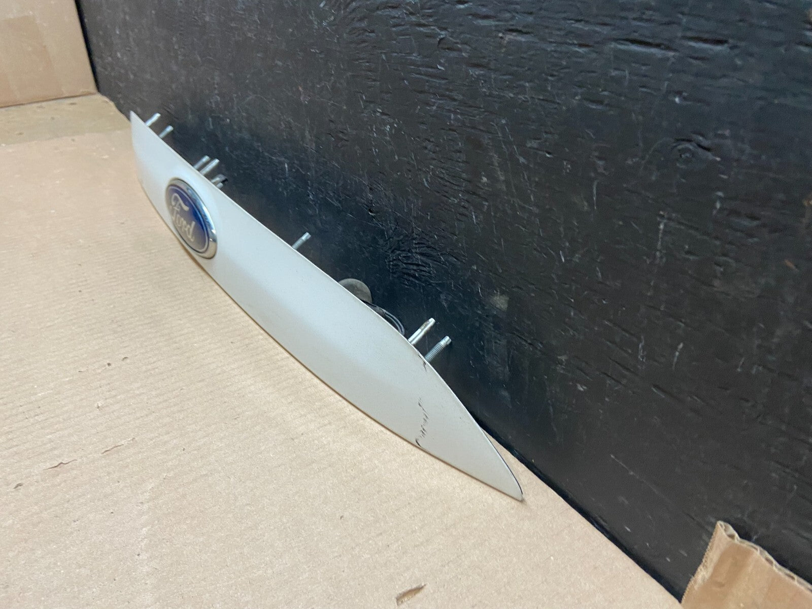 2013 to 2016 Ford Escape Rear Trunk Molding Trim E8598 PS1