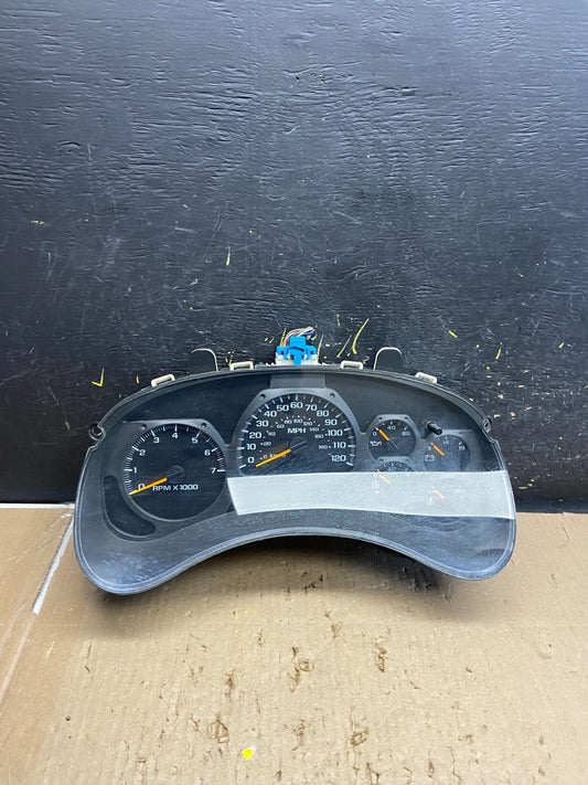 2002 to 2005 Chevrolet Trailblazer Speedometer Cluster Gauge OEM  ab5575 DG0