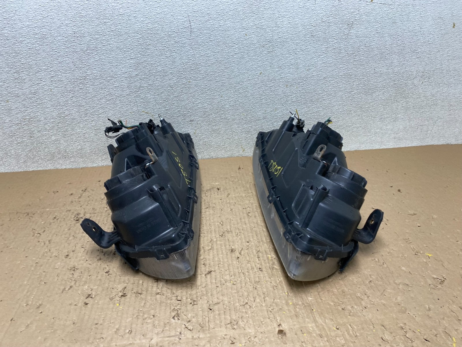 2004 2005 2006 Hyundai Elantra Left+Right Set Halogen Headlights T8051 DW12