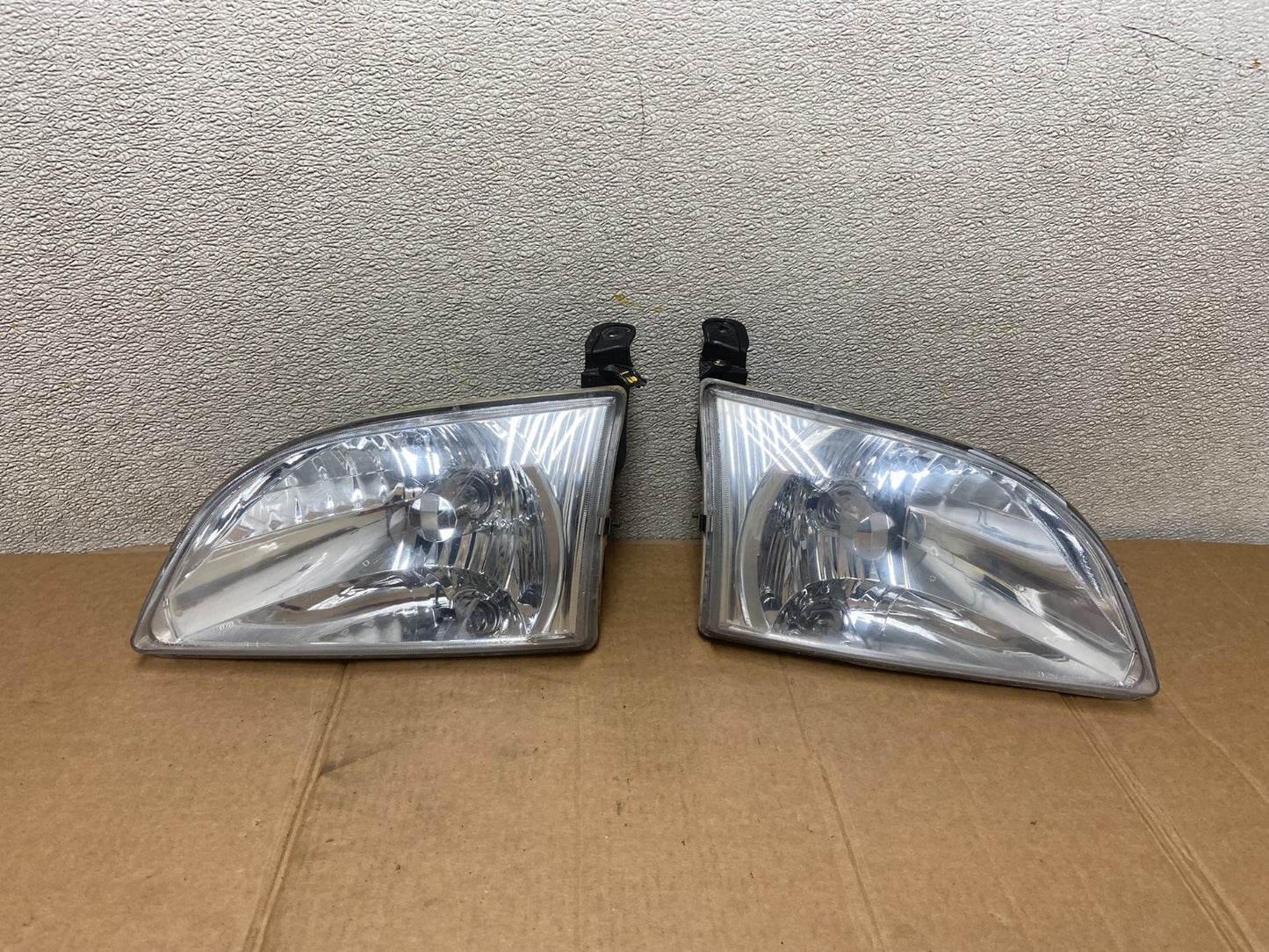2001 2002 2003 Toyota Sienna Left+Right Side Set Headlights Halogen AA1118 DW0