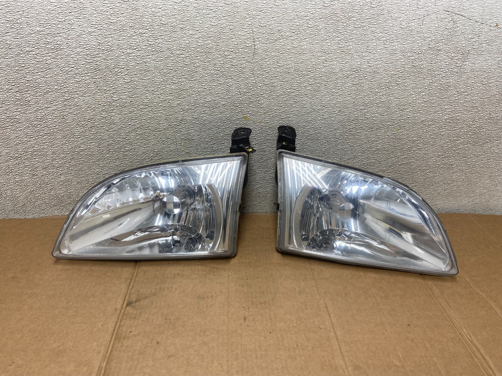2001 2002 2003 Toyota Sienna Left+Right Side Set Headlights Halogen AA1118 DW0