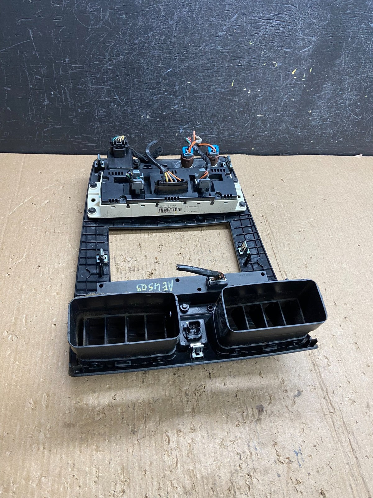 2006 to 2010 Hummer H3 Center Cosnole A/C Climate Control Radio Bezel AE4505 DG5