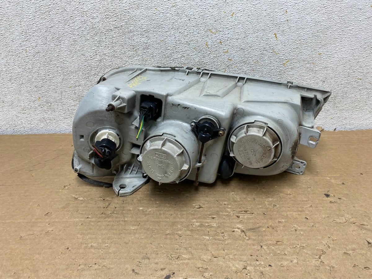 2004 2005 Hyundai XG350 XG Right Passenger RH Headlight Halogen AH8997 DW4