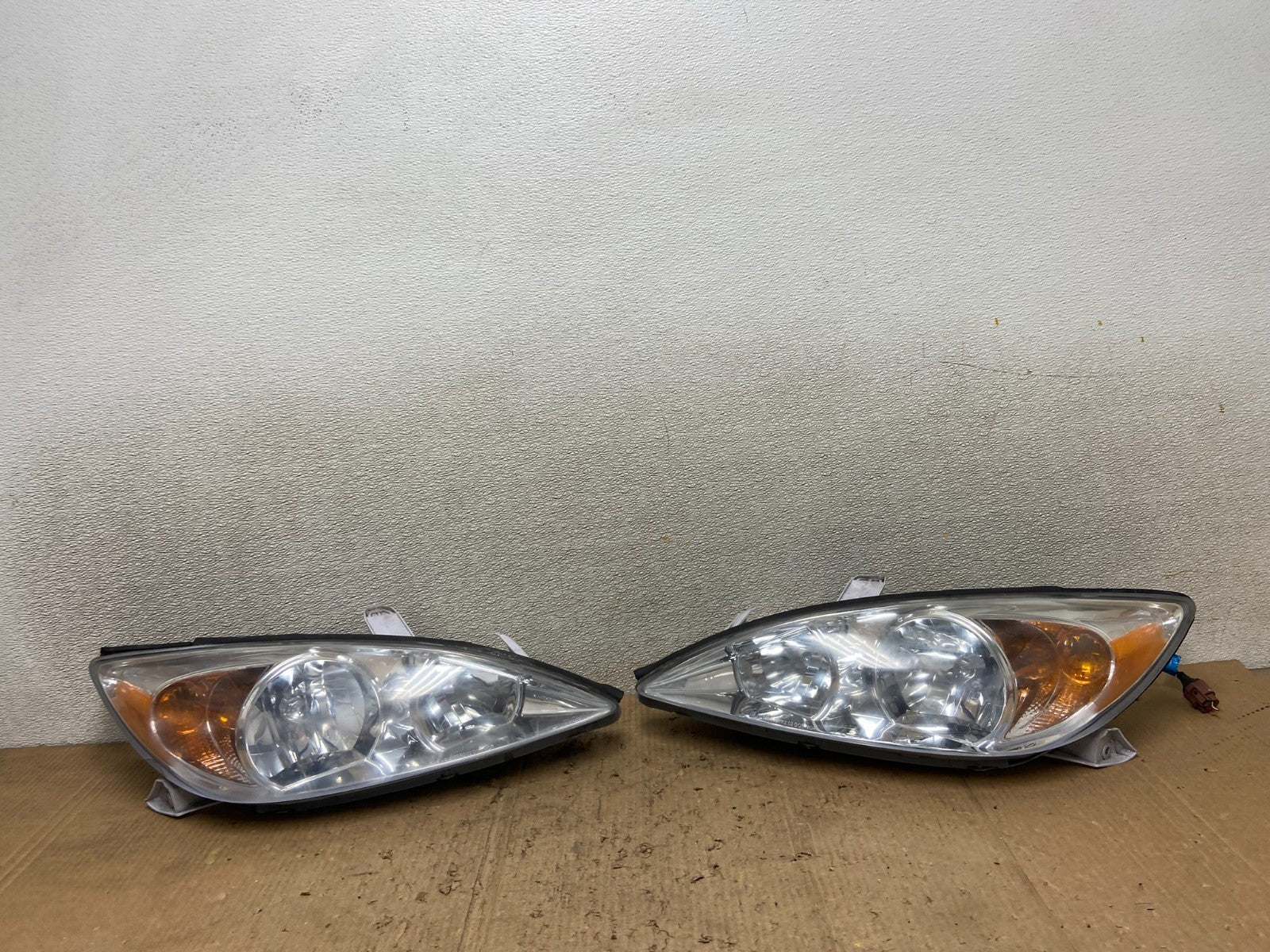2002 2003 2004 Toyota Camry Left+Right Set Side Halogen Headlights AA8532 DW0