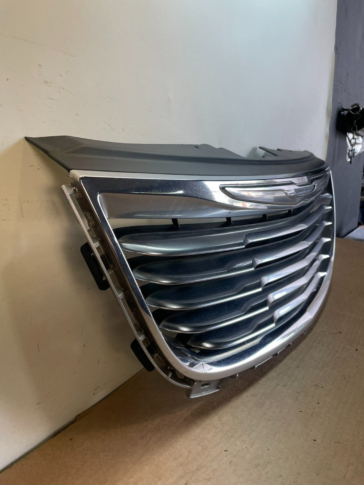 2011 to 2016 Chrysler Town & Country Front Upper Grill Grille AF8795 DG2