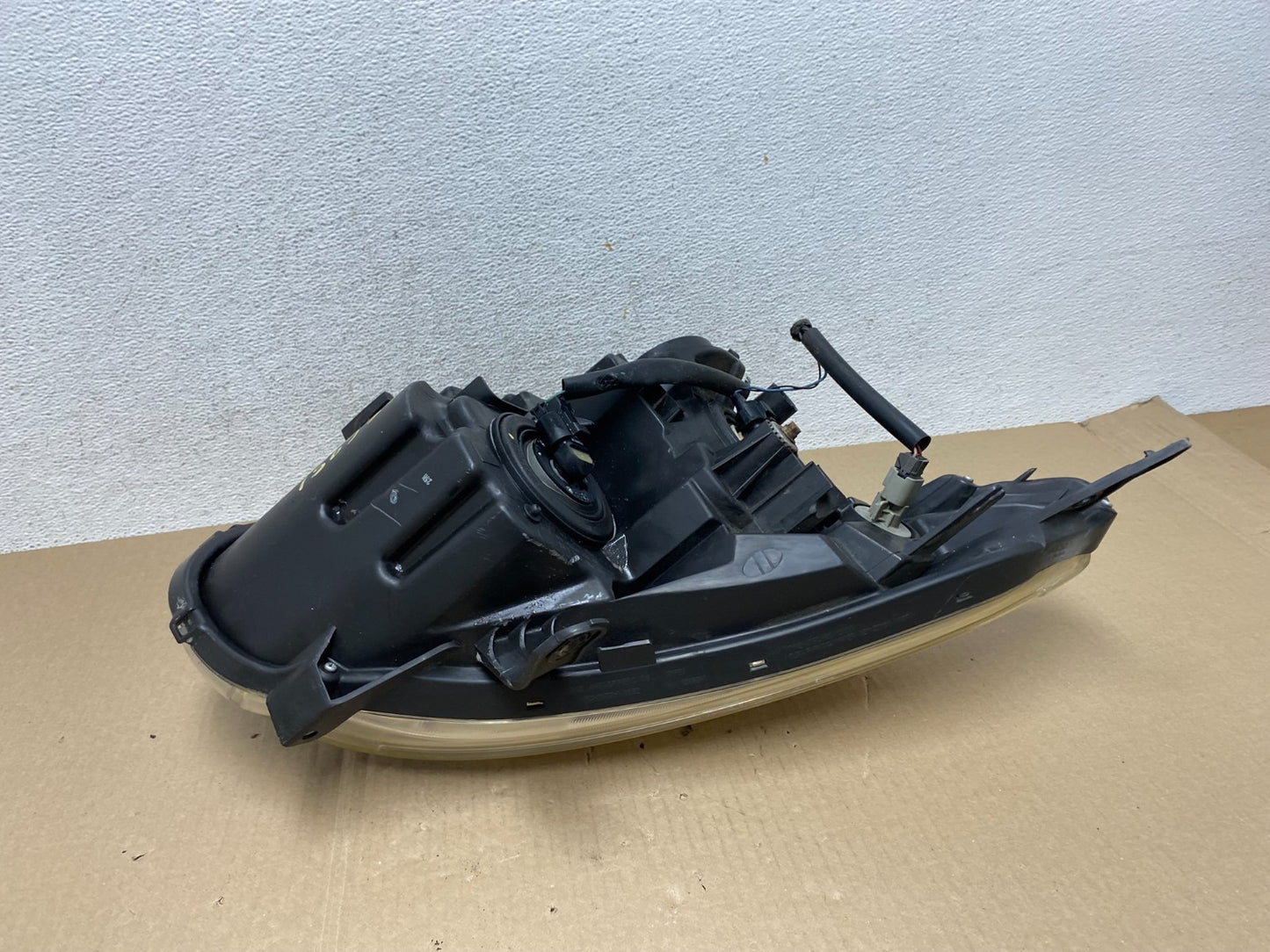 2008 to 2013 Nissan Rogue Left Driver LH Halogen Headlight AE6951 DW5