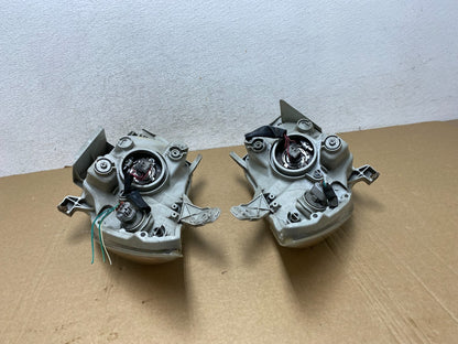 2005 to 2008 Pontiac Vibe Left+Right Side Headlights Halogen AF9906 DW10